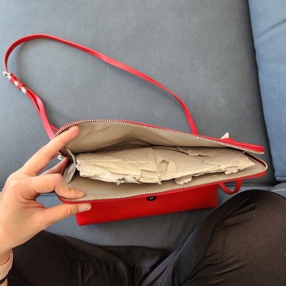 BNWT. Rebecca Minkoff red cross body bag. - Picture 5 of 8